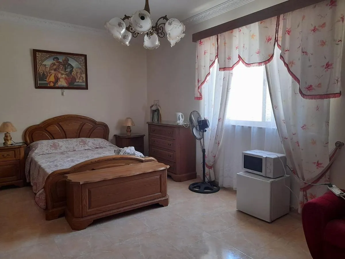 בית אירוח Qormi Private Room מלטה